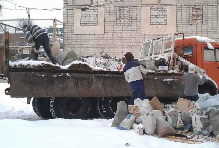 Вывоз мусора из квартиры с грузчиками по Малым Вяземы
